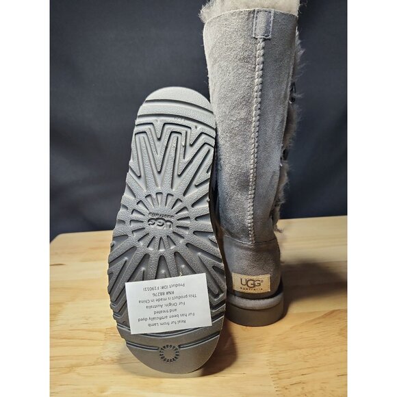 UGG boot w bailey button triplet gray size 5 - Picture 4 of 7